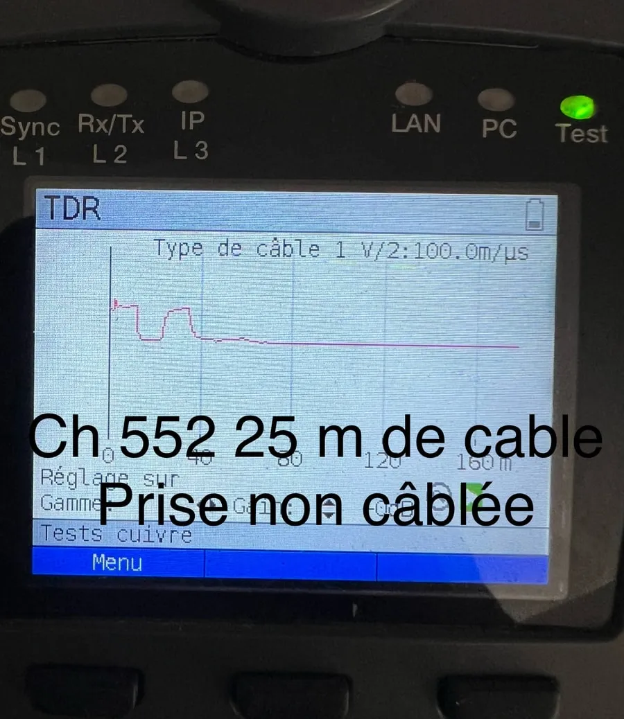 Écran d'un ARGUS 152 en réflectométrie : le câble s'arrête à 25 m, la prise n'est pas raccordée